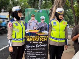 Satlantas Polrestabes Surabaya, Sosialisasi Ops Keselamatan Semeru 2024 Sambil Berbagi