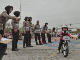 Peringati Hari Bhayangkara, Satlantas Polrestabes Surabaya Gelar Pushbike Race