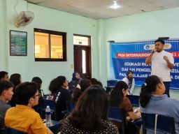 UNESA Adakan Pelatihan Investasi untuk Pelajar Indonesia Di Filipina