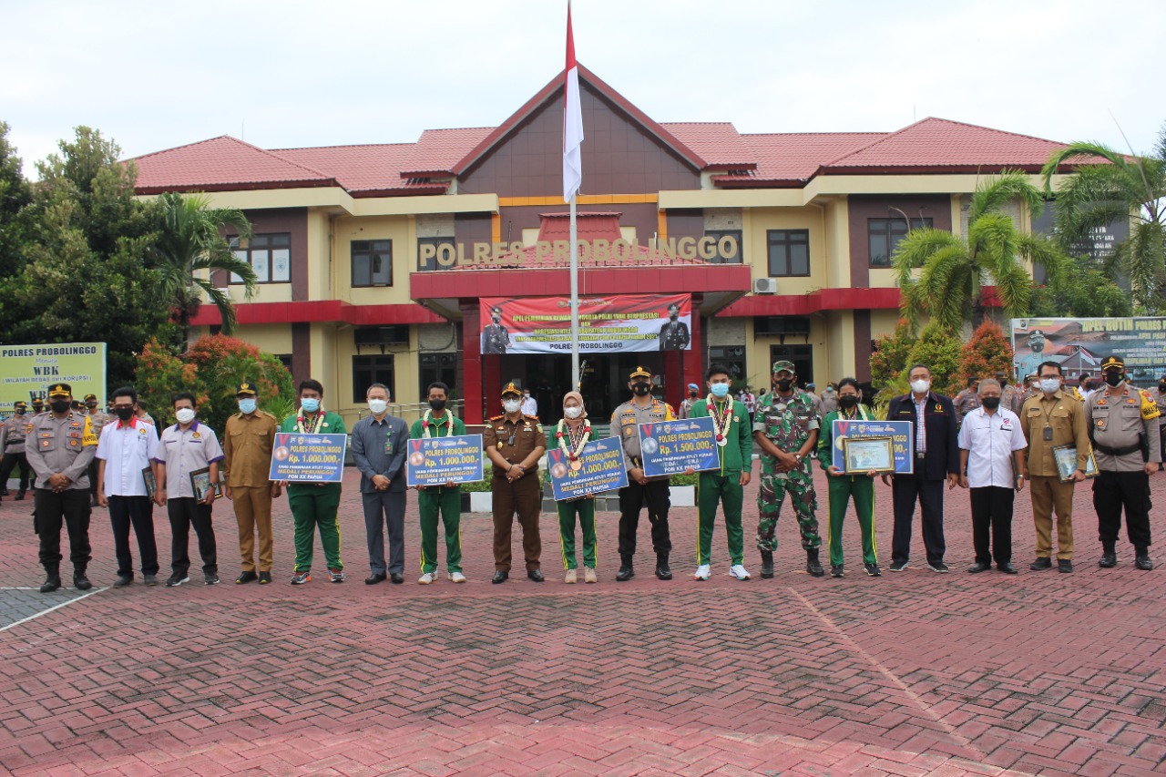 Kapolres Probolinggo Beri Penghargaan Atlet Kabupaten Probolinggo Berprestasi