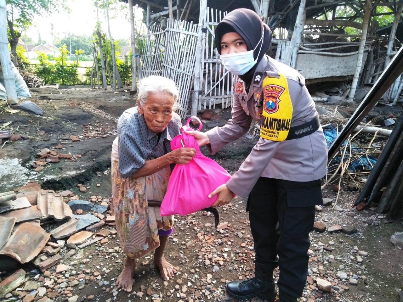Bertugas Sebagai Bhabinkamtibmas, Polwan Peduli Janda Lansia