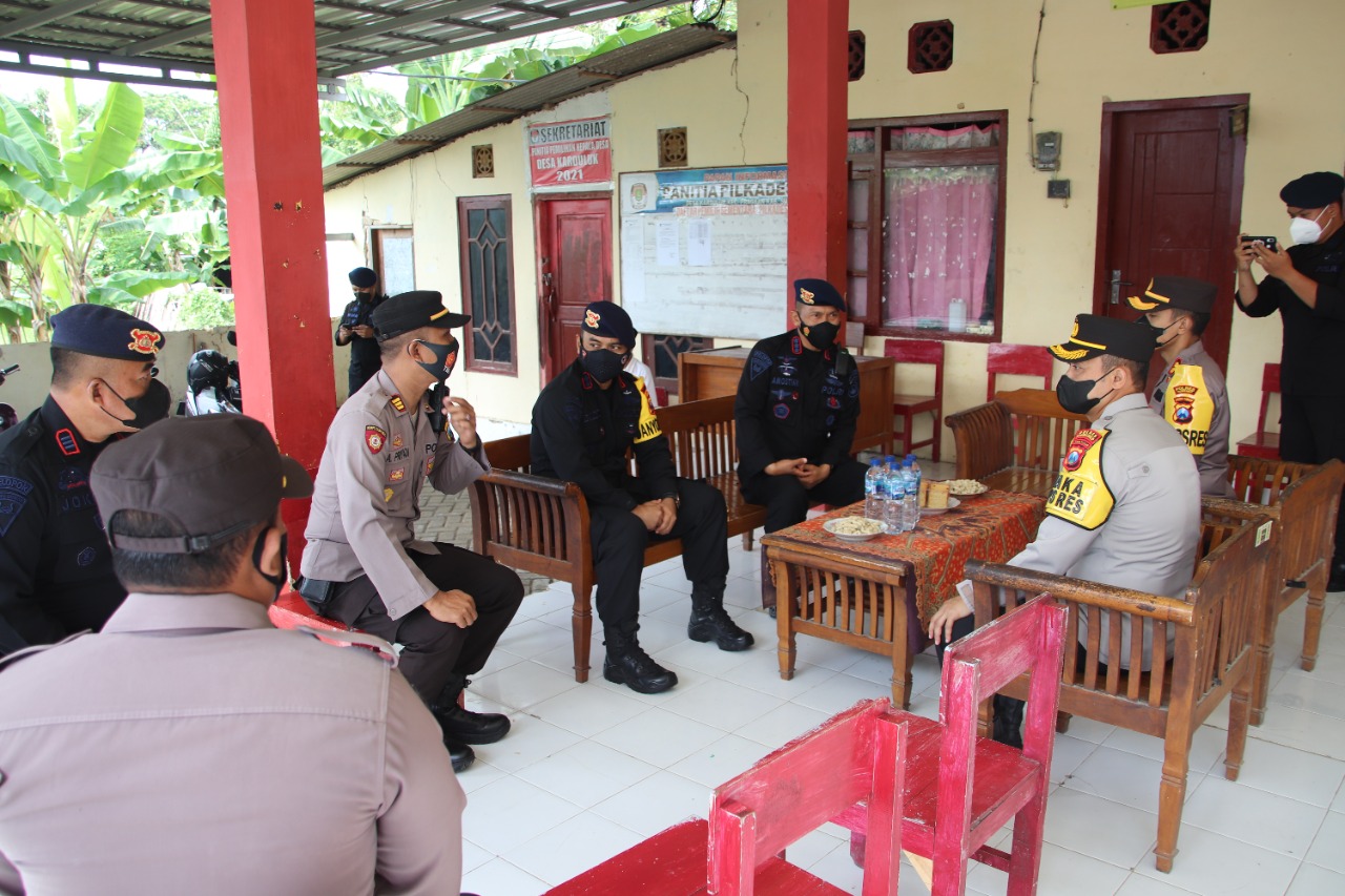 Kapolres Sumenep Dampingi Dansat Brimob, Cek Kesiapan Personel Pengamanan Pilkades Serentak 2021