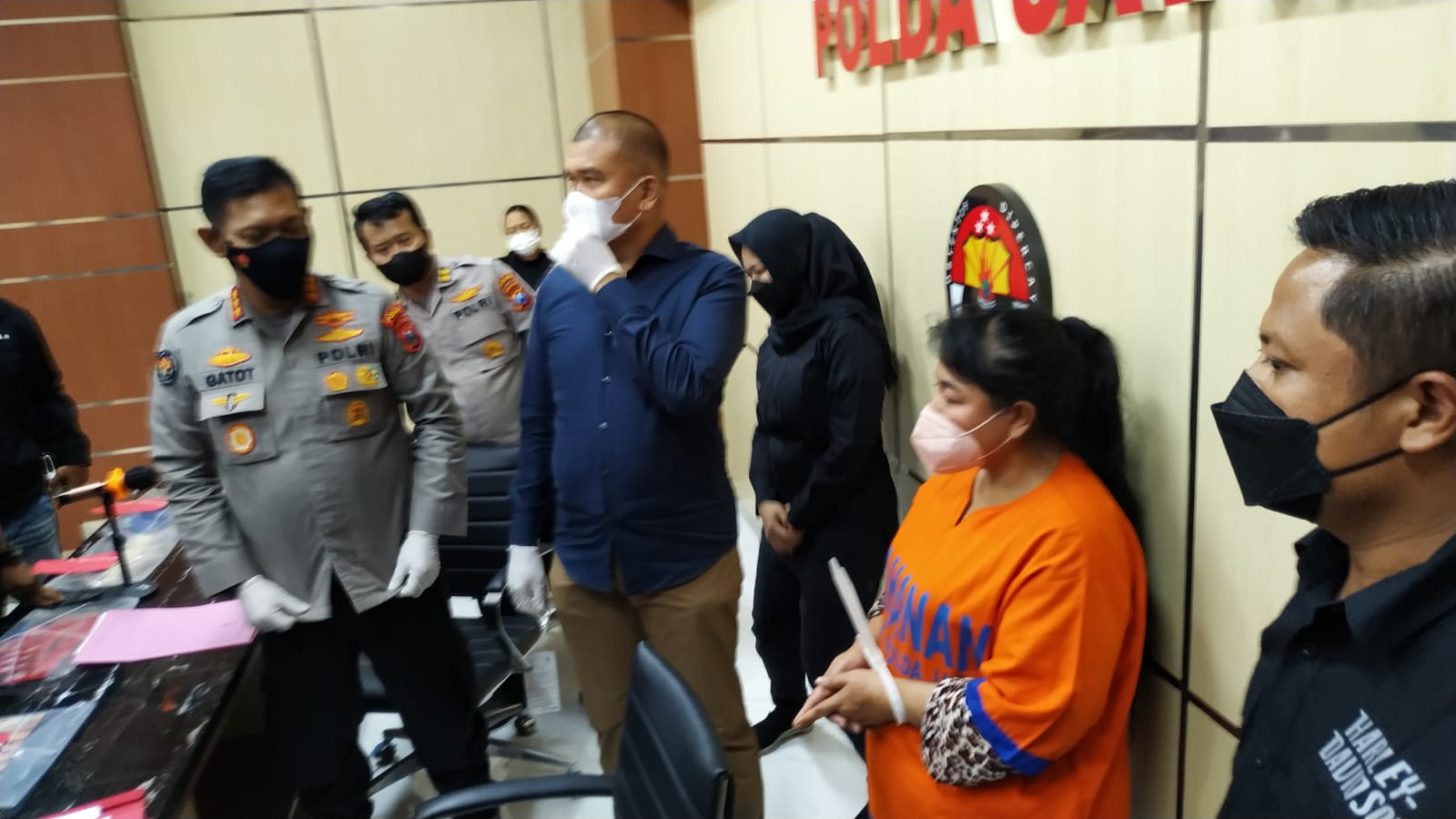 Polda Jatim Ringkus 'Mami Ambar' Pekerjakan 29 Wanita Sebagai PSK, 6 Masih Dibawah Umur