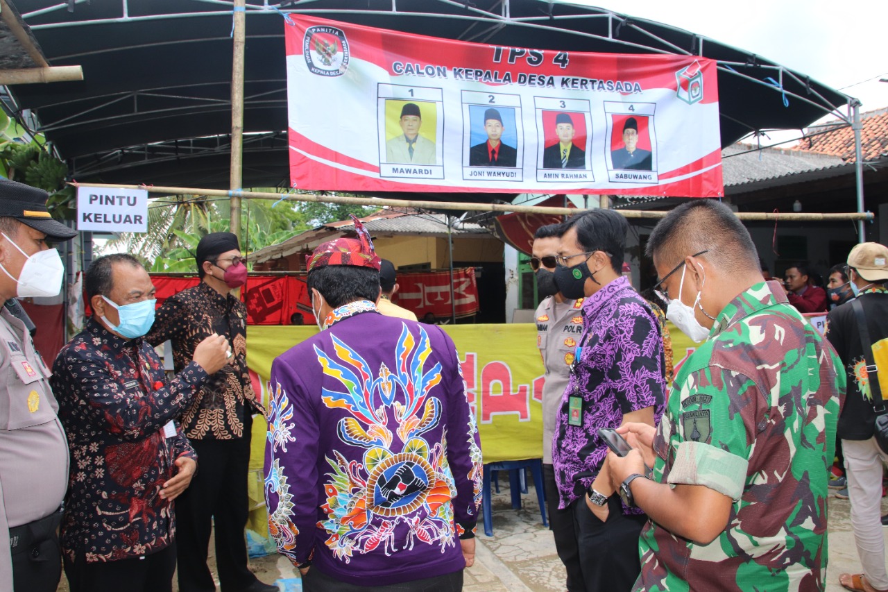 Pastikan Pilkades Lancar, Kapolres bersama Forkopimda Tinjau TPS