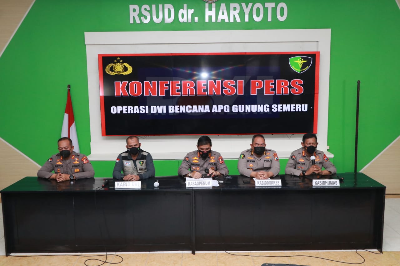 Tim DVI Mabes Polri Kembali Identifikasi 7 Jenazah Korban Semeru