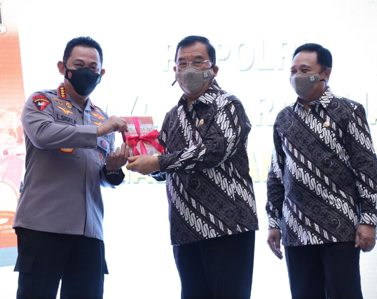 Kapolri: Buku 'Bhayangkara Sejati Mengabdi Tanpa Henti' Jadi Renungan Polri Untuk Jadi Lebih Baik