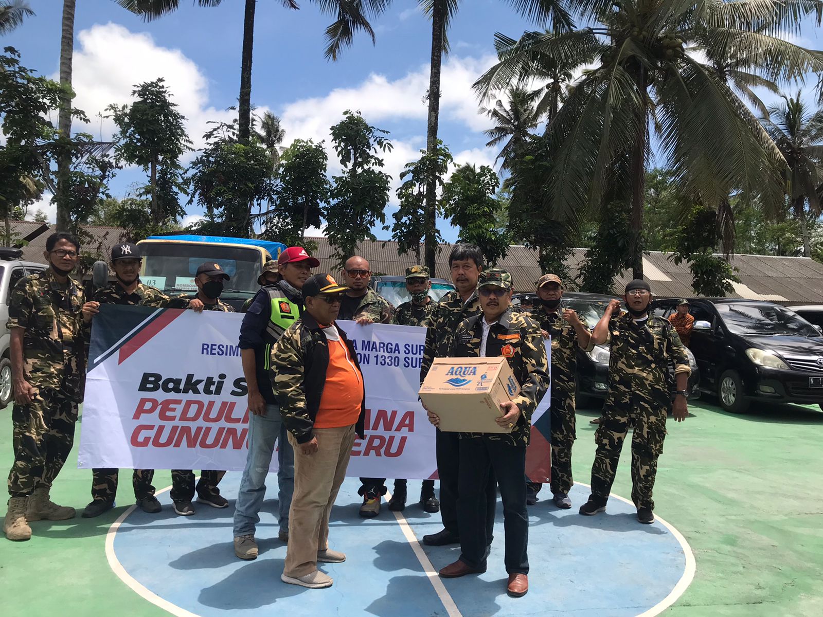 DHD 45 dan PPM Macab Surabaya Berikan Bantuan ke Warga Terdampak Erupsi Semeru