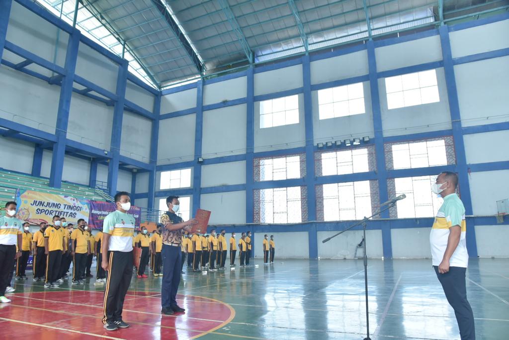 Pimpin Upacara Pembukaan Turnamen Bulu Tangkis Dan Bola Voli, Kapolres Lamongan : Junjung Tinggi Sportivitas