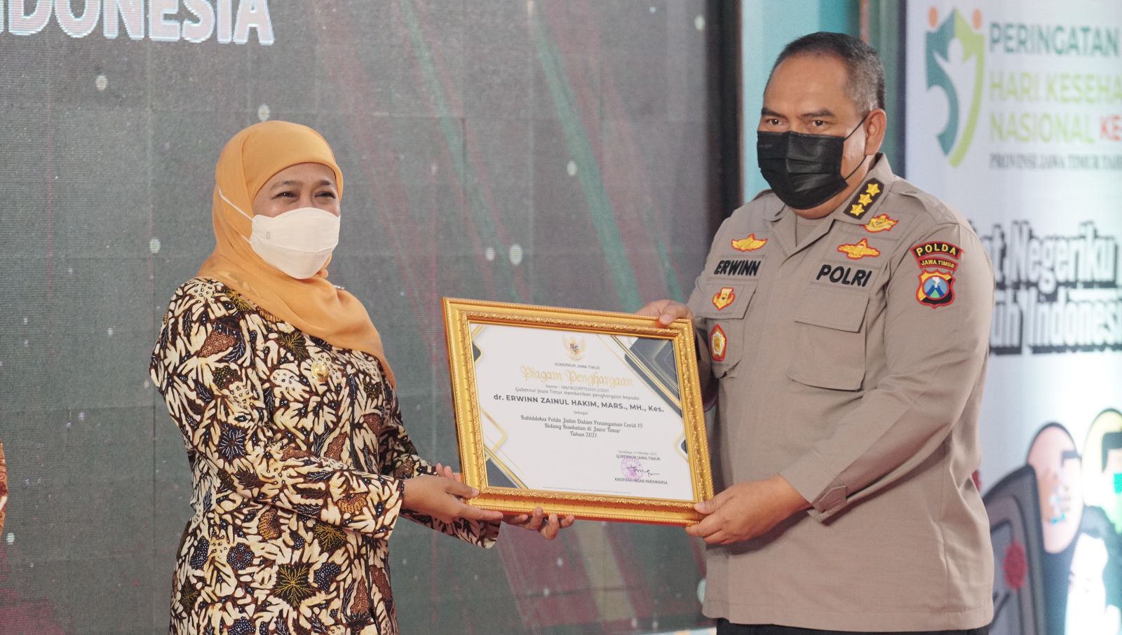 Peringati HKN ke 57, Kabid Dokkes Polda Jatim Dapat Penghargaan