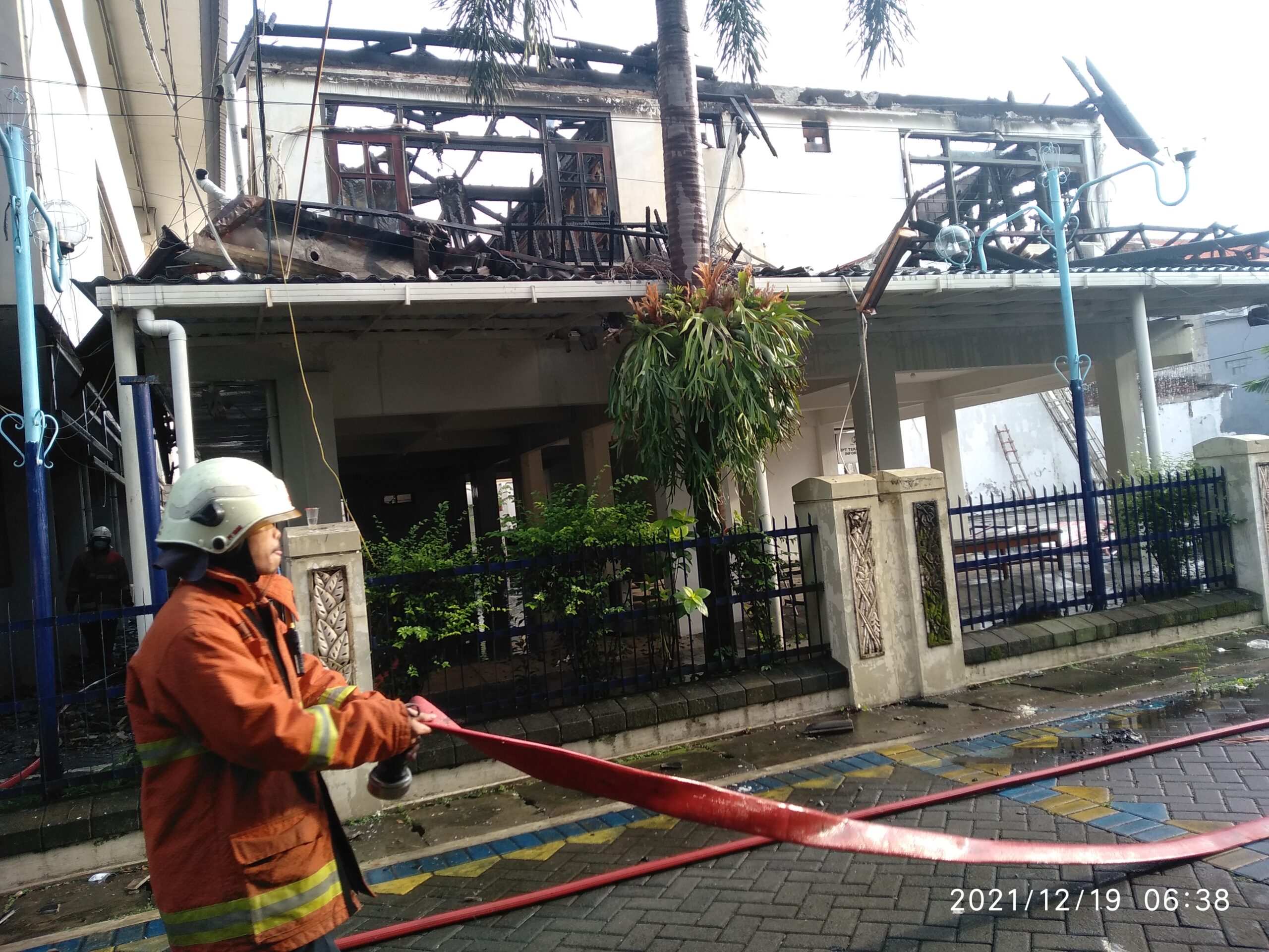 Kantor UPT Teknologi Informasi Adi Buana Surabaya Terbakar