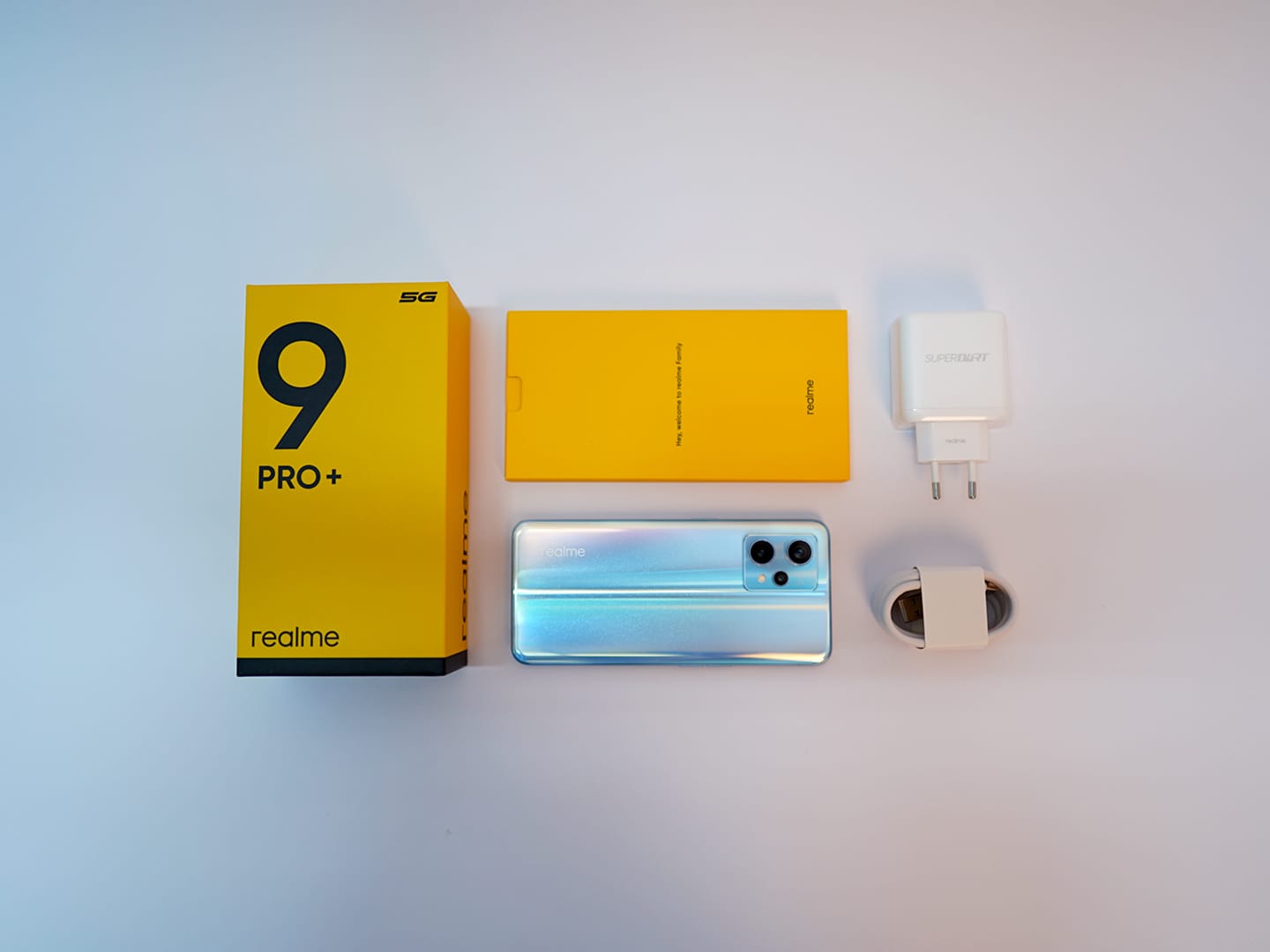 Mengintip Isi Kotak realme 9 Pro Series, Smartphone Flagship in Mid-range Terbaru Besutan realme