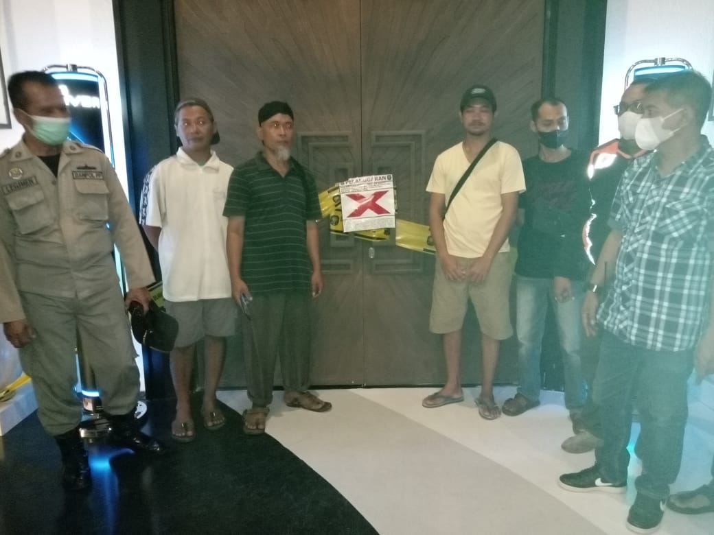 Whisper Lounge &amp; Restaurant Didemo Warga Sekitar