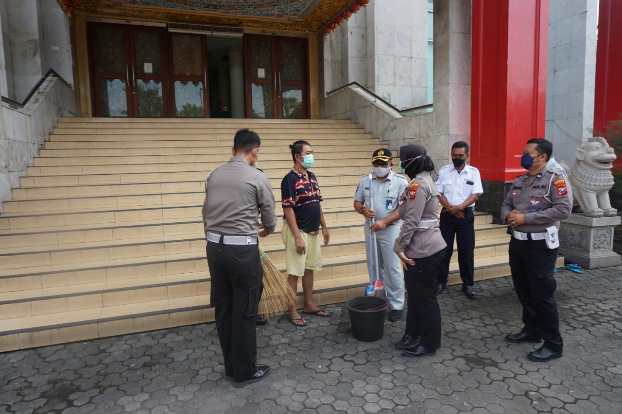 Hari Lalu lintas Bhayangkara Ke 67 Tahun, Satlantas Polrestabes Surabaya Gelar Bakti Sosial