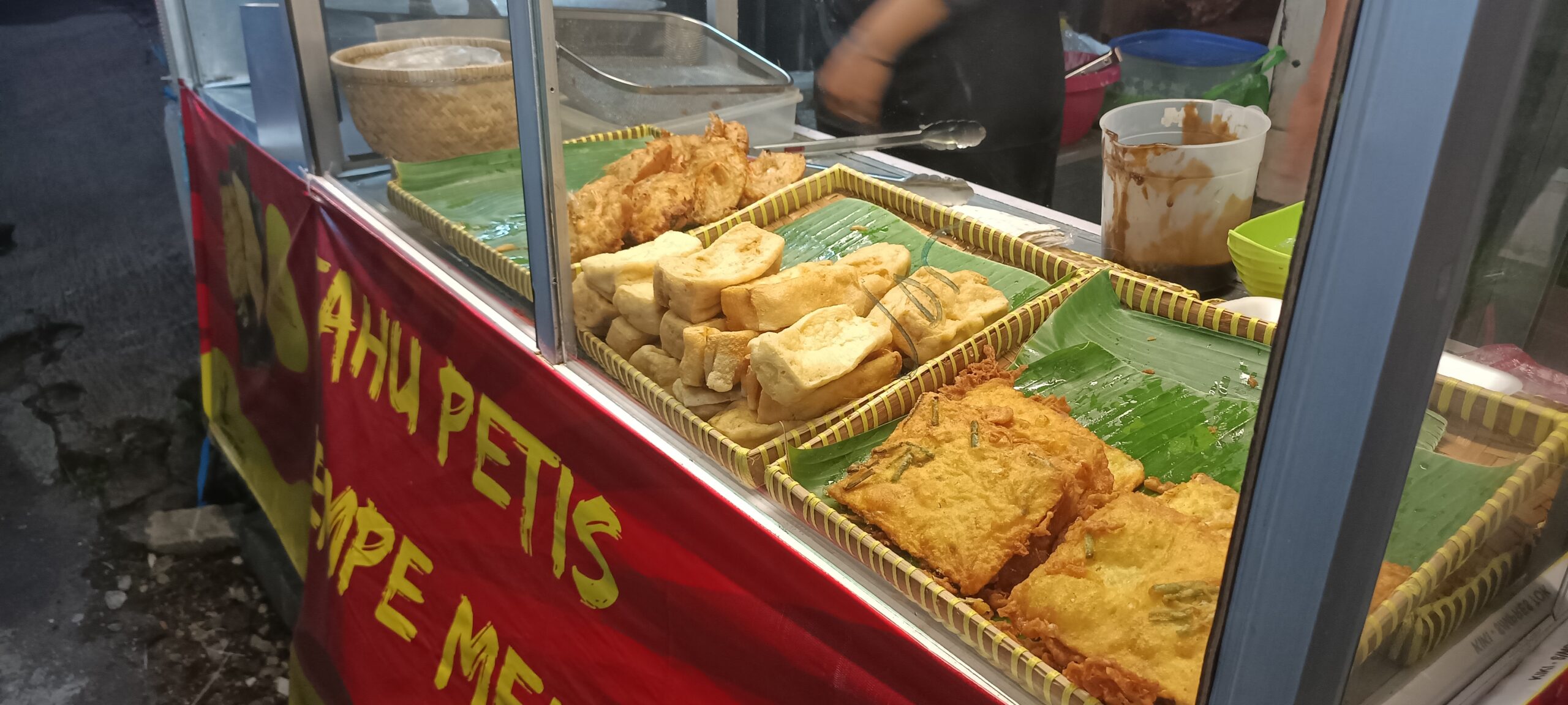 Telah Hadir "Tahu Petis Suroboyo" Raja Gorengan