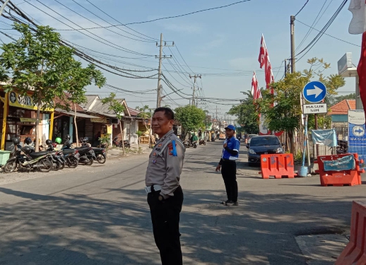 Petugas Satpas Halau Calo Yang Berkeliaran Didepan Colombo