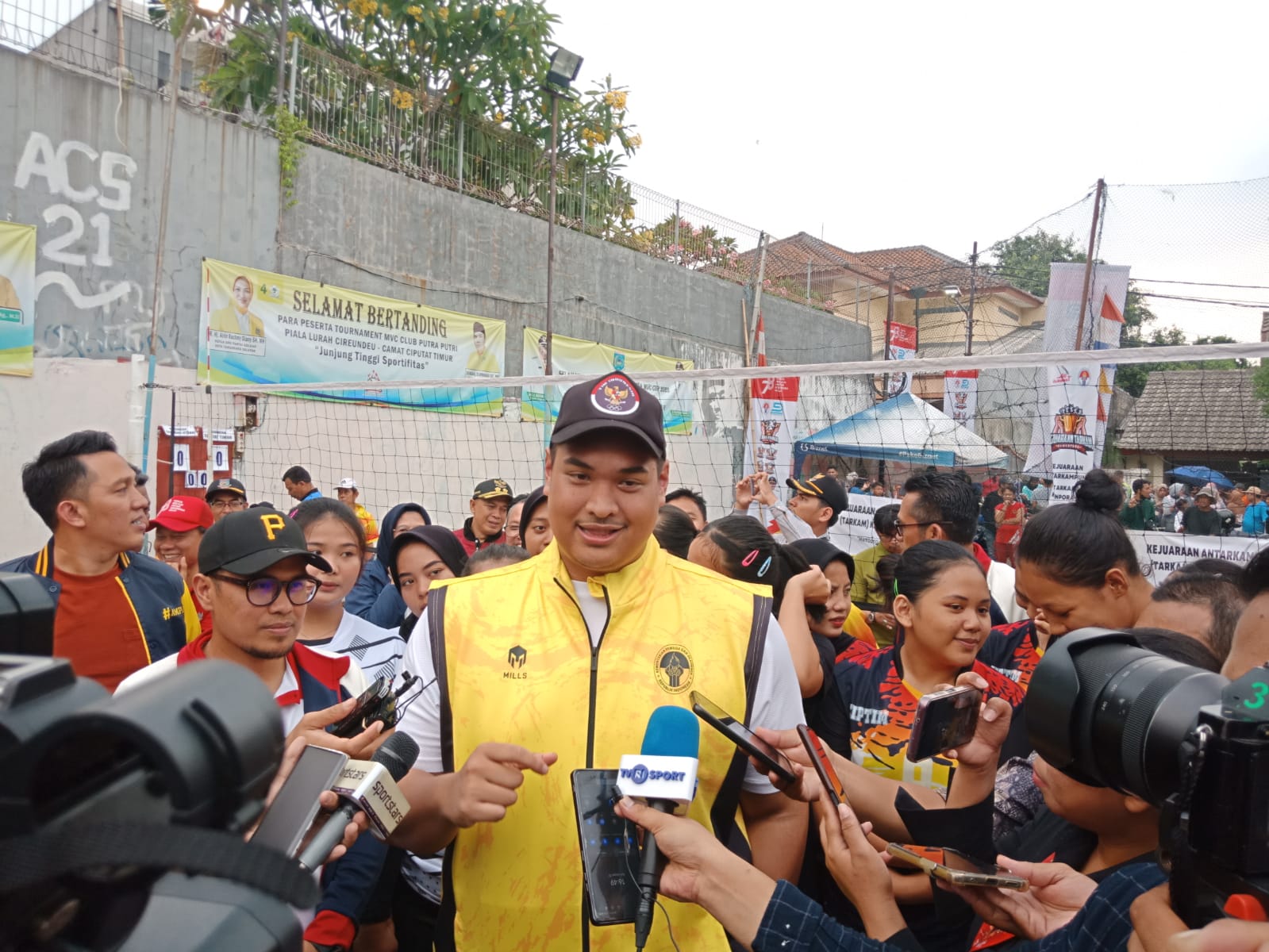 Menpora RI Blusukan Dukung Pertandingan Tarkam di Tangsel