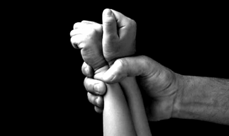 Bejat ! Ayah Kandung Tega Rudapaksa Anak Hingga Ratusan Kali