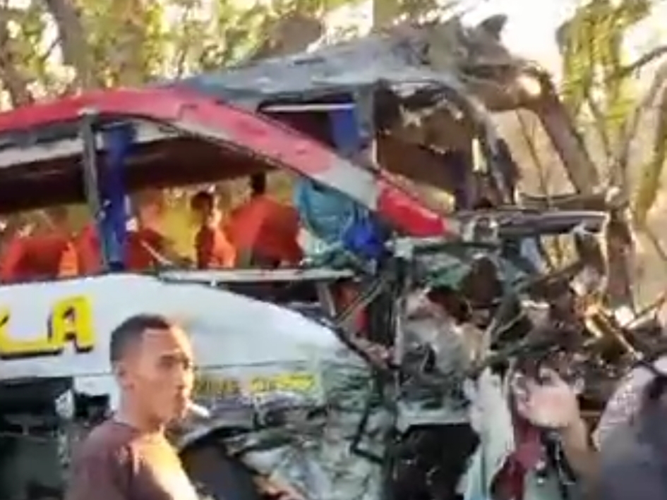 Adu Banteng 2 Bus Di Ngawi Akibatkan 3 Orang Meninggal, 16 Luka Luka