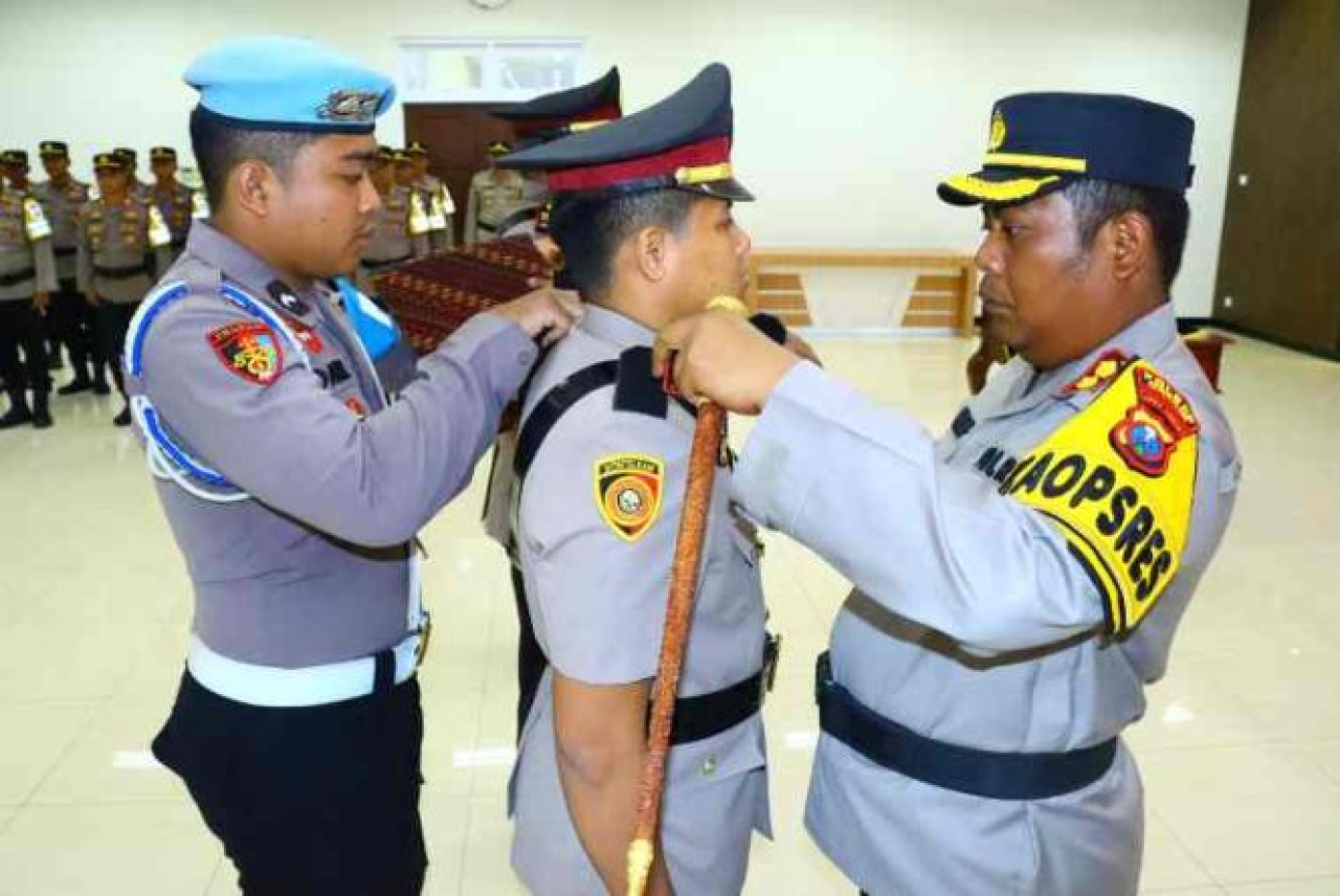 Kapolres Gresik Pimpin Sertijab Kasatintelkam dan Kapolsek Manyar
