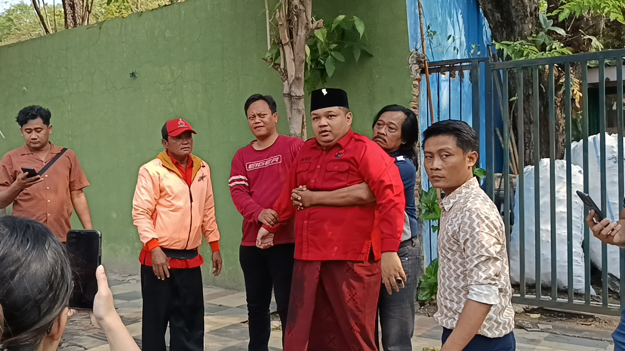 Eks Wakil Sekretaris DPC PDI-P Kota Surabaya Nyaris Bakar Diri Hingga Tantang Armuji
