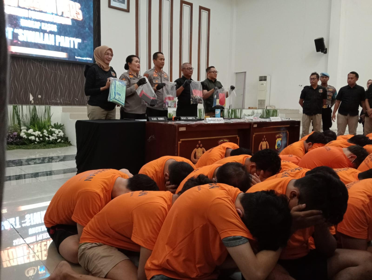 Pesta Sex Sesama Jenis di Surabaya Polisi Tetapkan 34 Tersangka