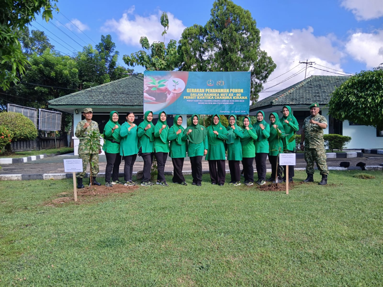 Hijaukan Bumi, Eratkan Hati: Persit Sampang Gelar Aksi Tanam Pohon Penuh Makna di Usia ke-80